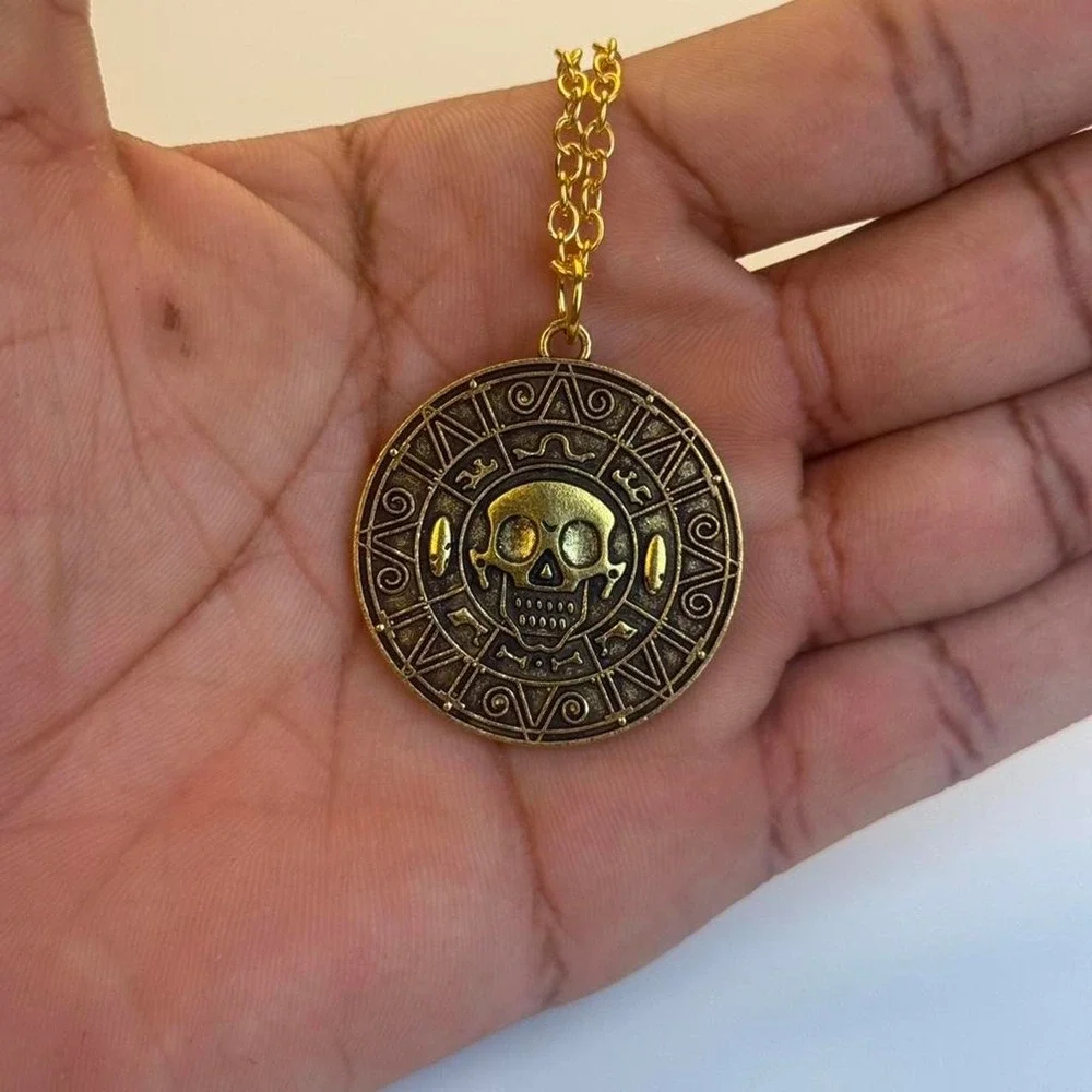 Gold y2k pendant necklace